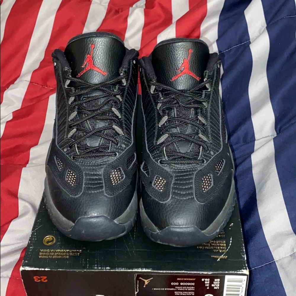 Jordan 11 retro low referee size 8